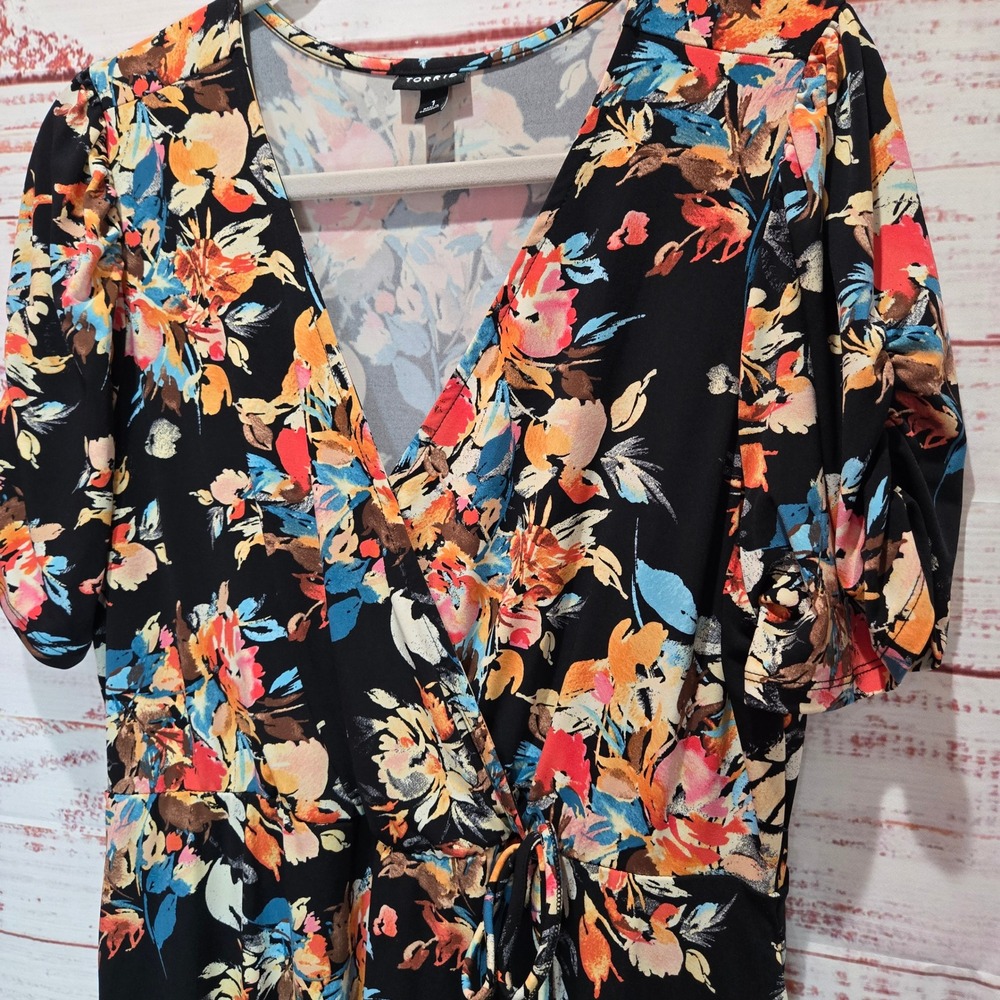 Torrid Women's Boho Floral Faux Wrap Midi Dress Black Multi Short Sleeve Size 1 - Picture 2 of 6